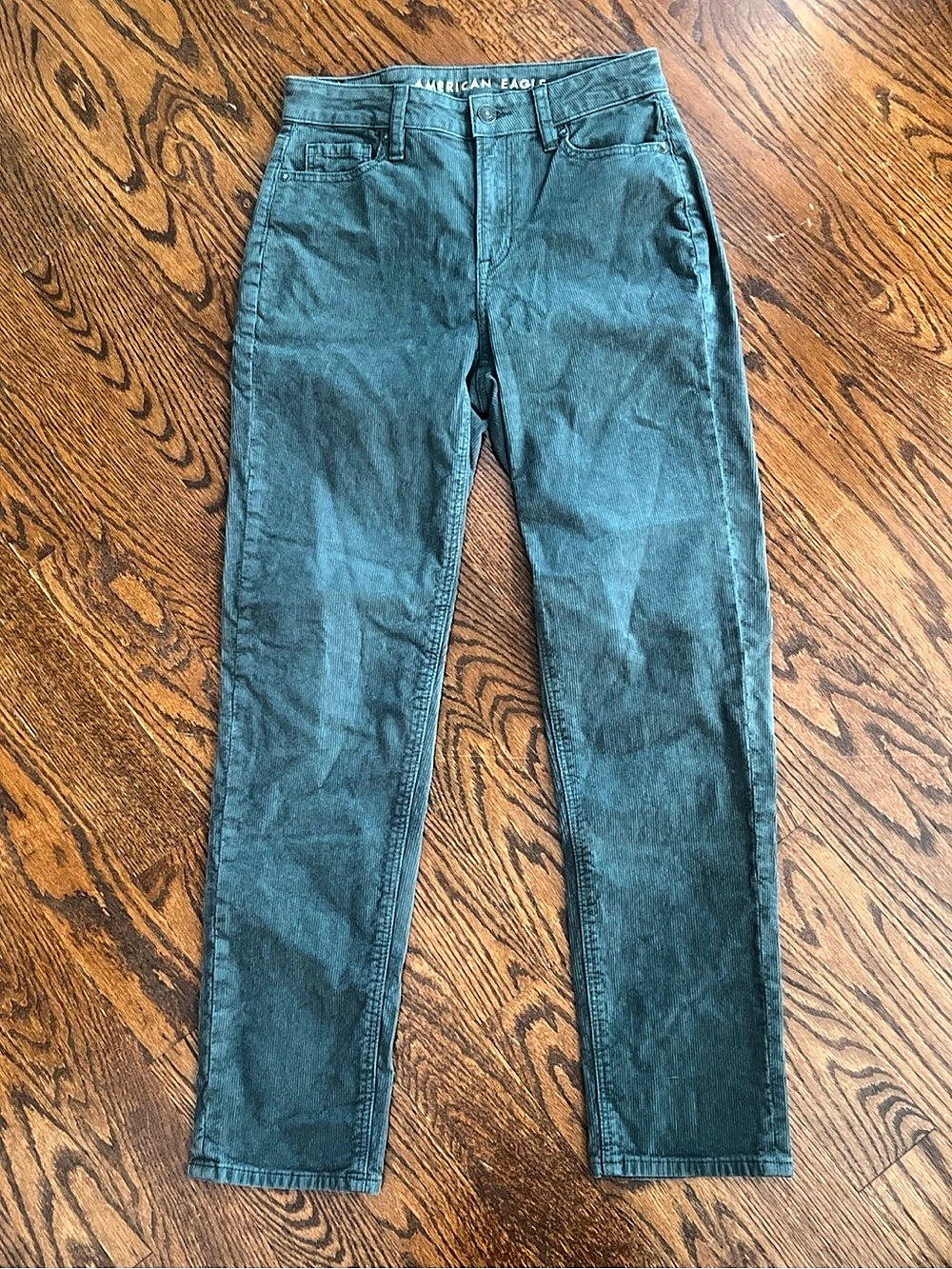 American Eagle Women’s Green Corduroy Pants Tapered Leg Size 0 stretch